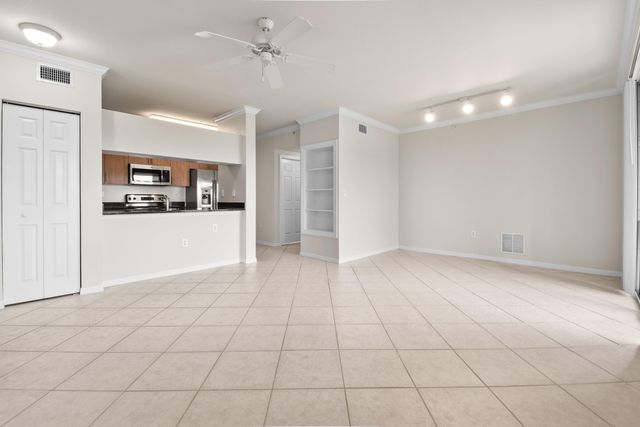 6556 Emerald Dunes Drive 302, West Palm Beach, FL 33411