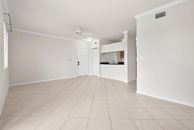 6556 Emerald Dunes Drive 302, West Palm Beach, FL 33411