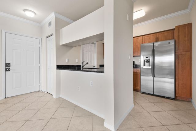 6556 Emerald Dunes Drive 302, West Palm Beach, FL 33411