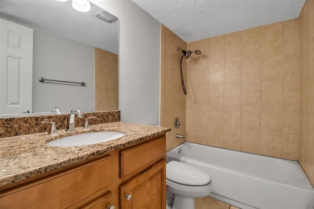 960 LA COSTA CIRCLE 3, Sarasota, FL 34237