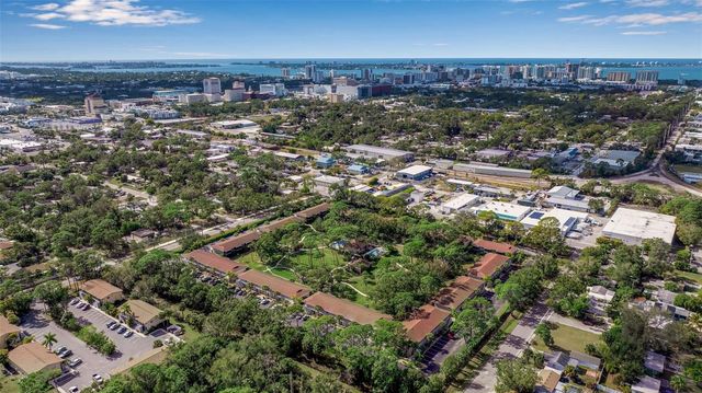 960 LA COSTA CIRCLE 3, Sarasota, FL 34237