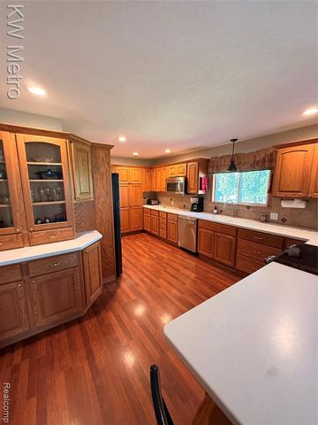2949 E Hillside Drive, Midland, MI 48640