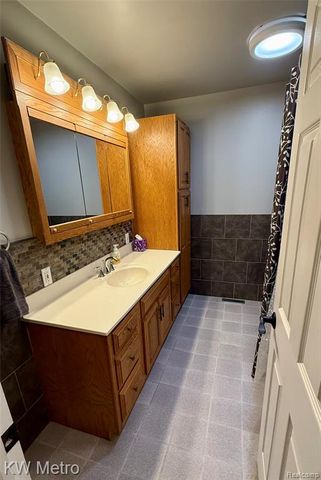 2949 E Hillside Drive, Midland, MI 48640