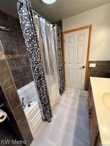 2949 E Hillside Drive, Midland, MI 48640