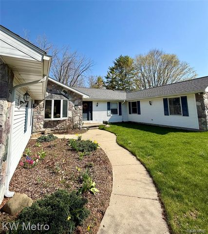 2949 E Hillside Drive, Midland, MI 48640