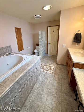 2949 E Hillside Drive, Midland, MI 48640