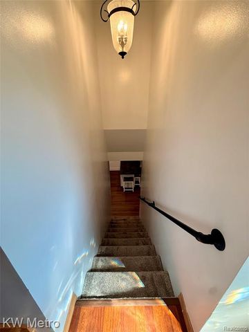 2949 E Hillside Drive, Midland, MI 48640