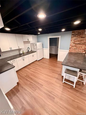 2949 E Hillside Drive, Midland, MI 48640