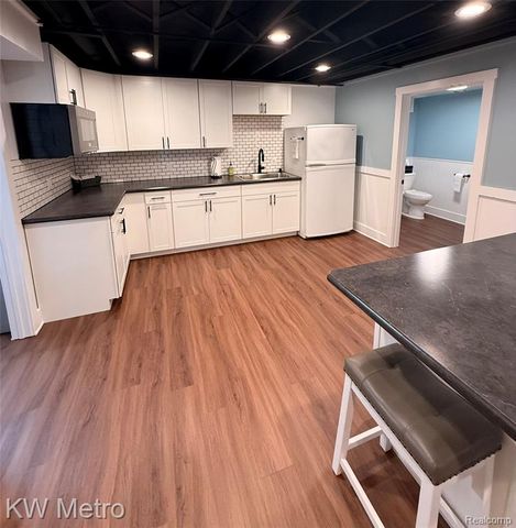 2949 E Hillside Drive, Midland, MI 48640