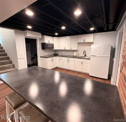 2949 E Hillside Drive, Midland, MI 48640