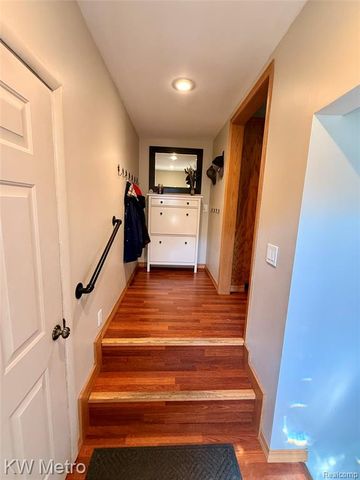 2949 E Hillside Drive, Midland, MI 48640