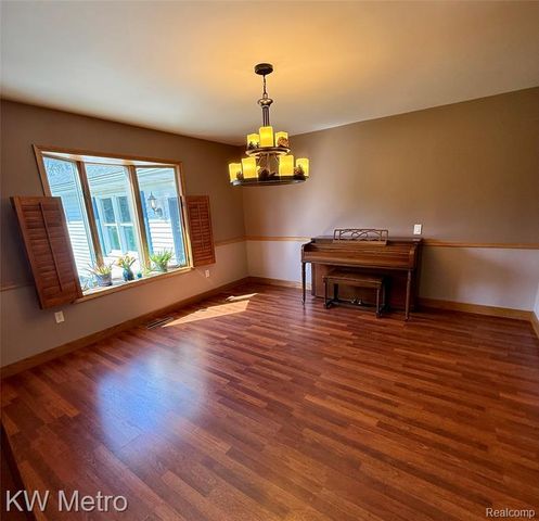 2949 E Hillside Drive, Midland, MI 48640