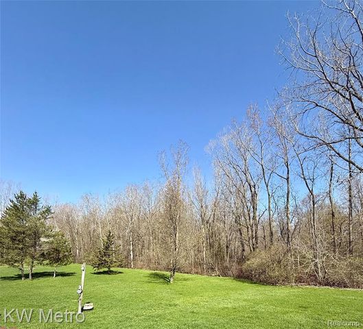 2949 E Hillside Drive, Midland, MI 48640
