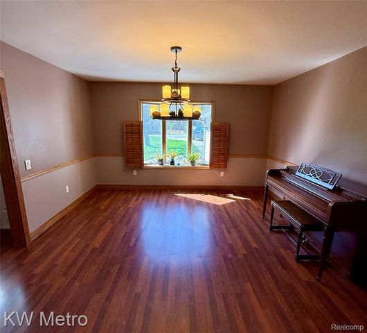 2949 E Hillside Drive, Midland, MI 48640