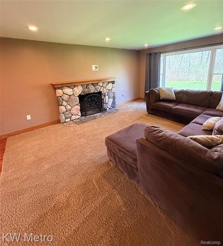 2949 E Hillside Drive, Midland, MI 48640