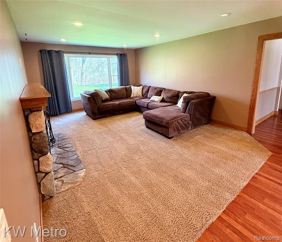 2949 E Hillside Drive, Midland, MI 48640