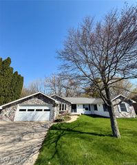 2949 E Hillside Drive, Midland, MI 48640
