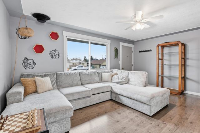 2615 N Hogan St St, Spokane, WA 99207