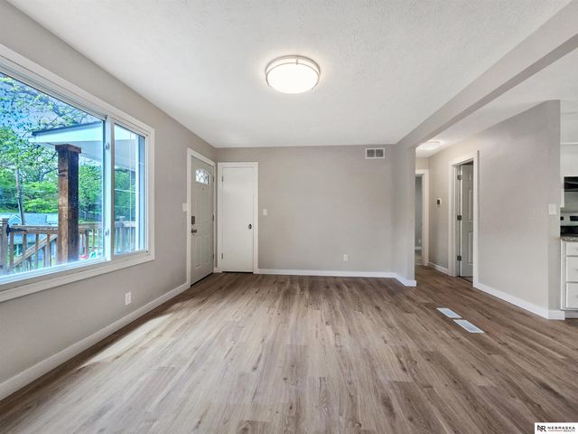 305 Kohl Road, Bellevue, NE 68005