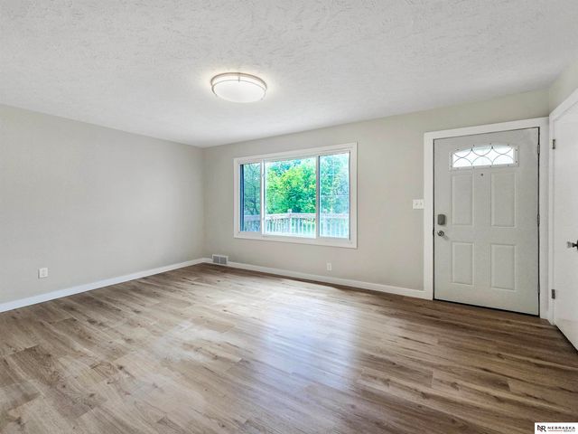 305 Kohl Road, Bellevue, NE 68005