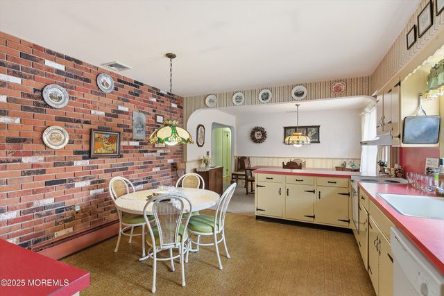 649 Spray Avenue, Beachwood, NJ 08722