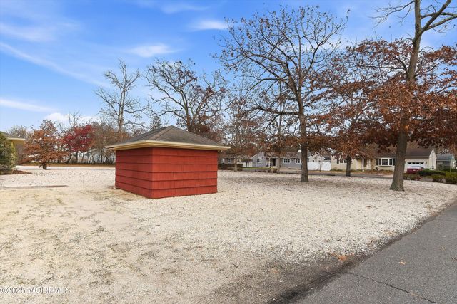 649 Spray Avenue, Beachwood, NJ 08722