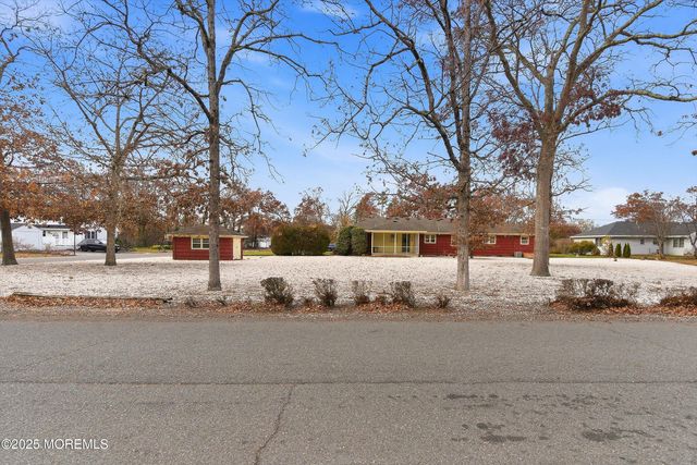 649 Spray Avenue, Beachwood, NJ 08722