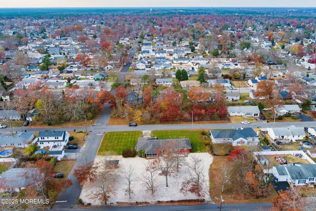 649 Spray Avenue, Beachwood, NJ 08722