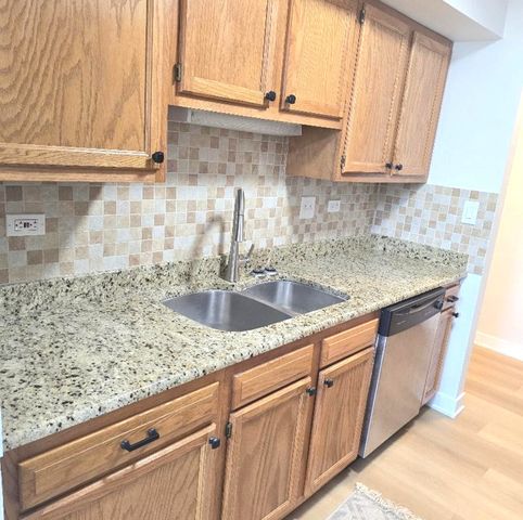2212 Country Club Drive 2, Woodridge, IL 60517