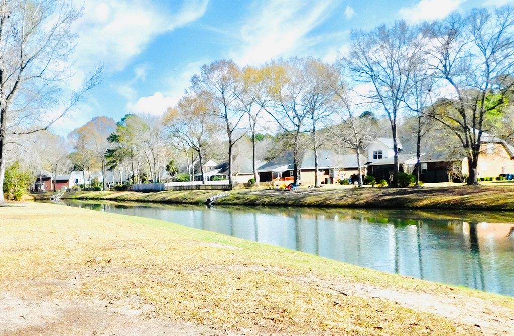 Image 20 of property listing at 5472 Clearview Drive, North Charleston, SC 29420