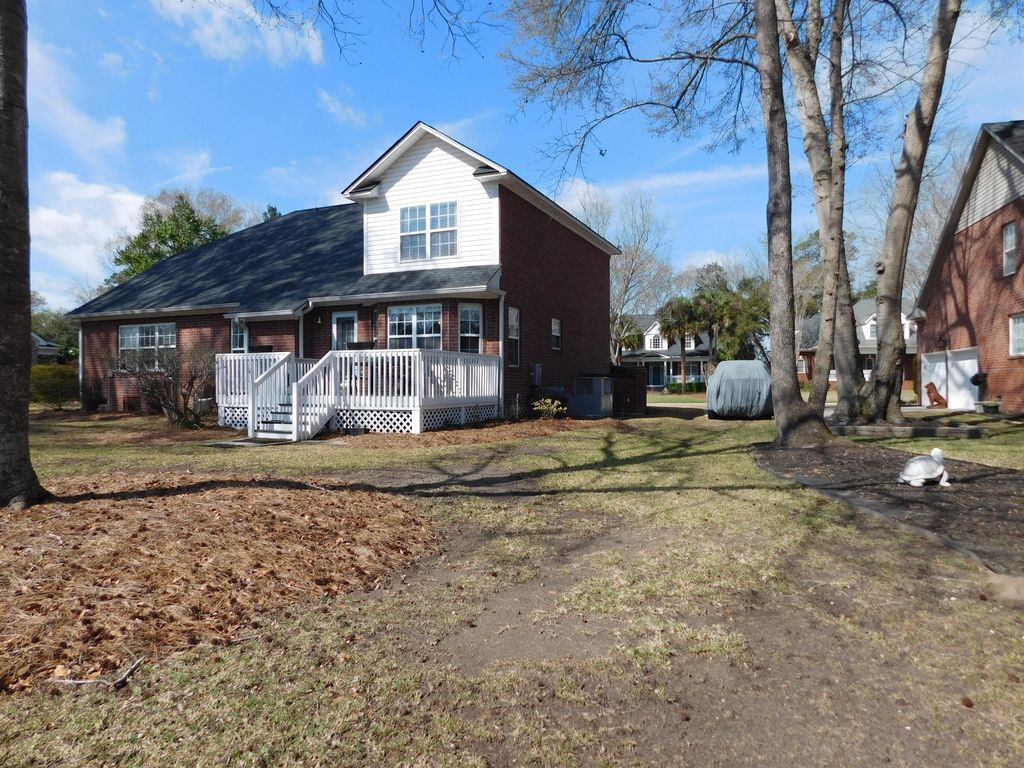 Image 21 of property listing at 5472 Clearview Drive, North Charleston, SC 29420