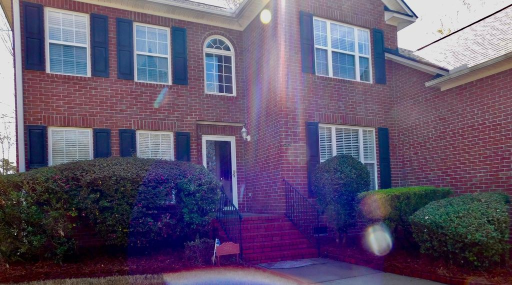 Image 3 of property listing at 5472 Clearview Drive, North Charleston, SC 29420