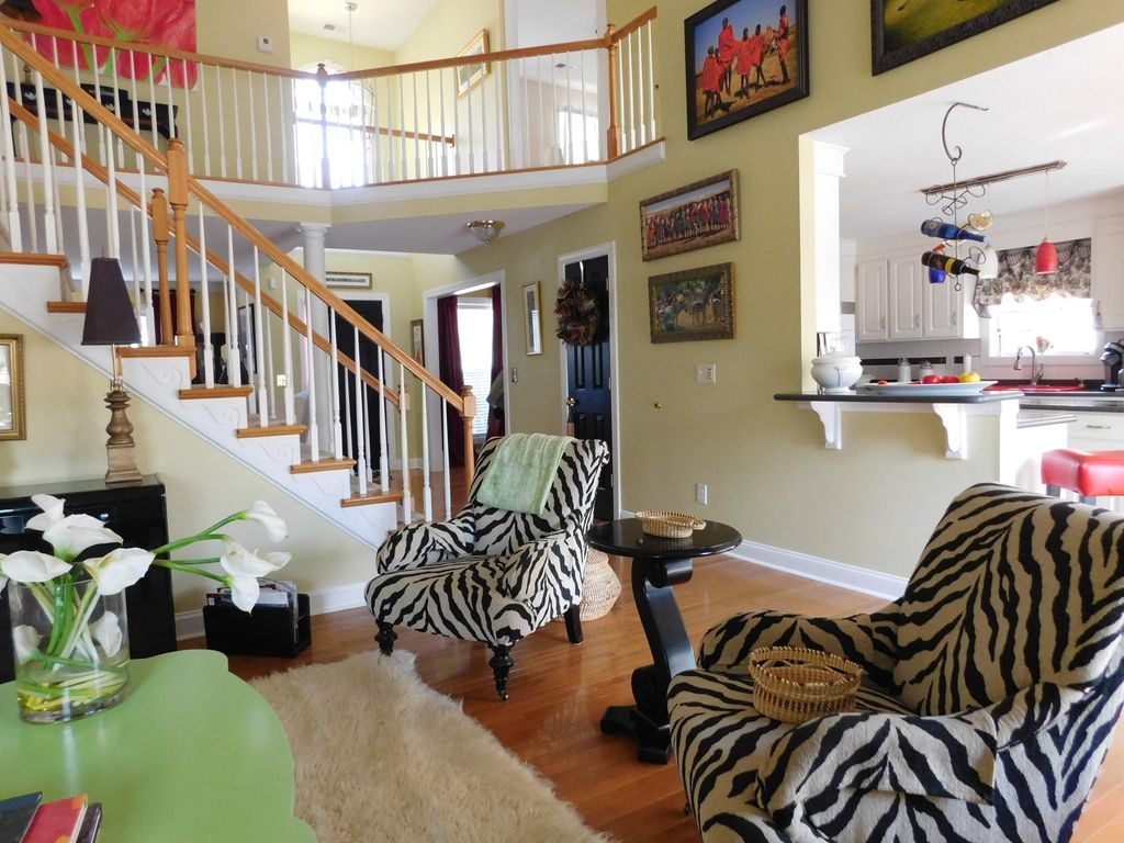 Image 5 of property listing at 5472 Clearview Drive, North Charleston, SC 29420