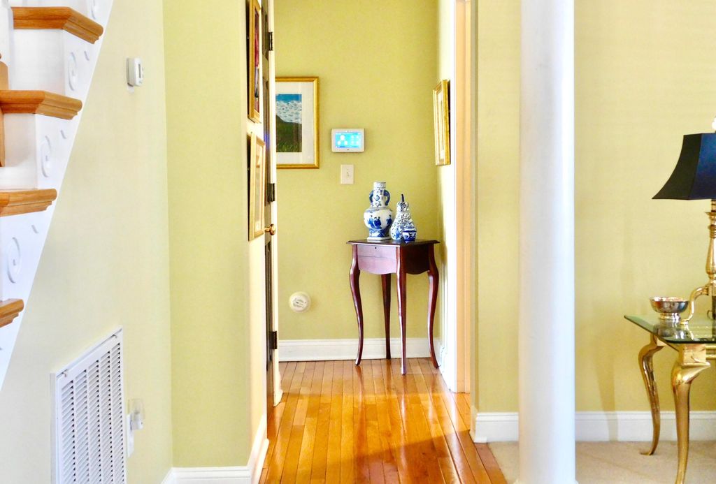 Image 8 of property listing at 5472 Clearview Drive, North Charleston, SC 29420