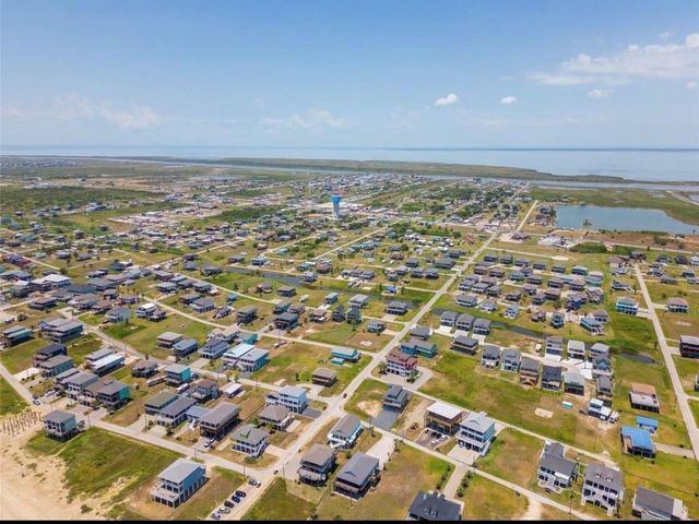 1022 Holden Street, Gilchrist, TX 77617