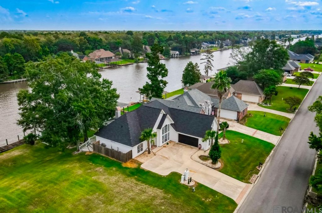 11964 River Highlands, St Amant, LA 70774