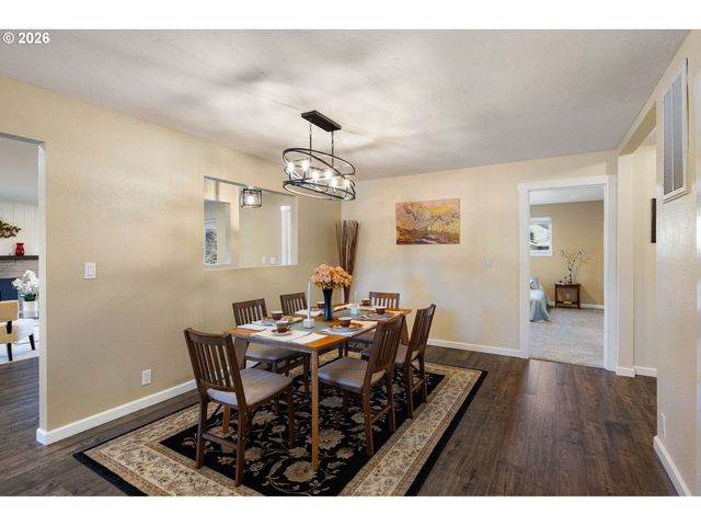 450 Hunsaker Ln, Eugene, OR 97404