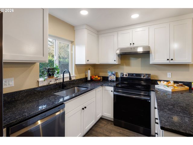 450 Hunsaker Ln, Eugene, OR 97404