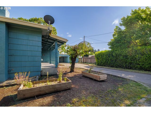 450 Hunsaker Ln, Eugene, OR 97404