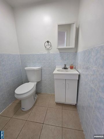 30 Fort Lee Road, Bogota, NJ 07603