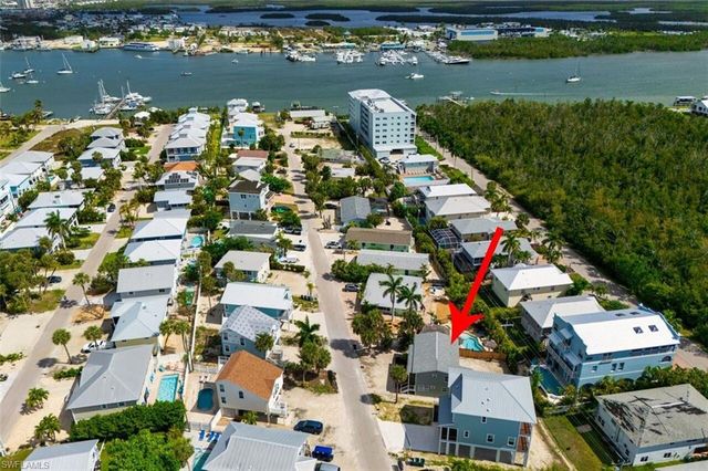 226 Fairweather LN, Fort Myers Beach, FL 33931