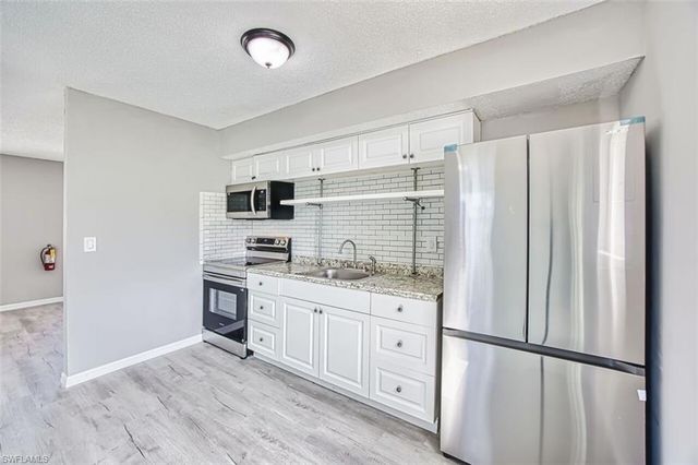 226 Fairweather LN, Fort Myers Beach, FL 33931