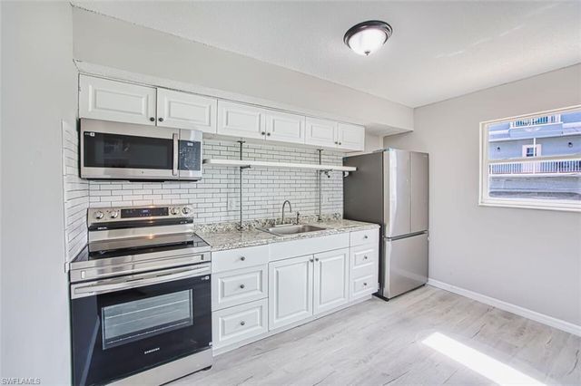 226 Fairweather LN, Fort Myers Beach, FL 33931