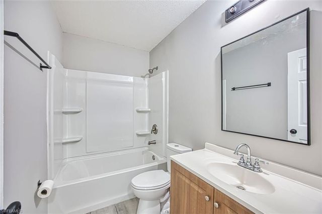 226 Fairweather LN, Fort Myers Beach, FL 33931