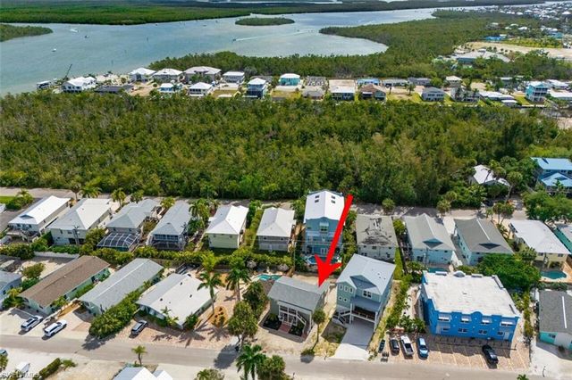 226 Fairweather LN, Fort Myers Beach, FL 33931