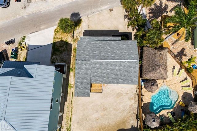 226 Fairweather LN, Fort Myers Beach, FL 33931