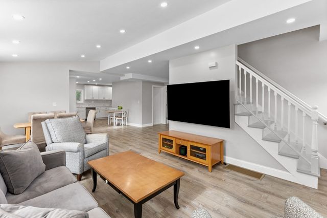 188 Page St, Avon, MA 02322