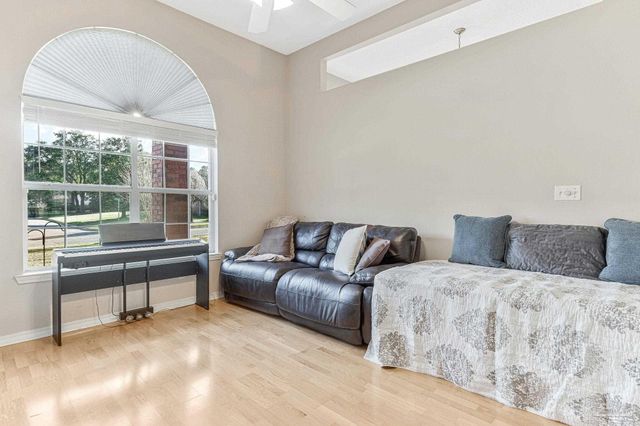 5371 Stafford Cir, Pace, FL 32571