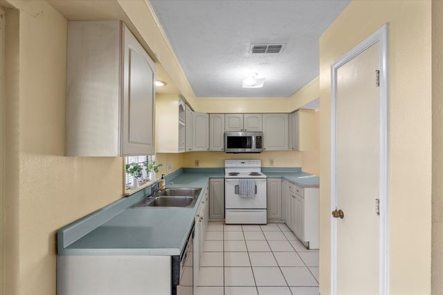 402 Wellington Court, Shreveport, LA 71115