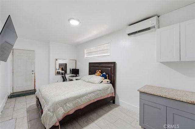 725 S Taper, Compton, CA 90220